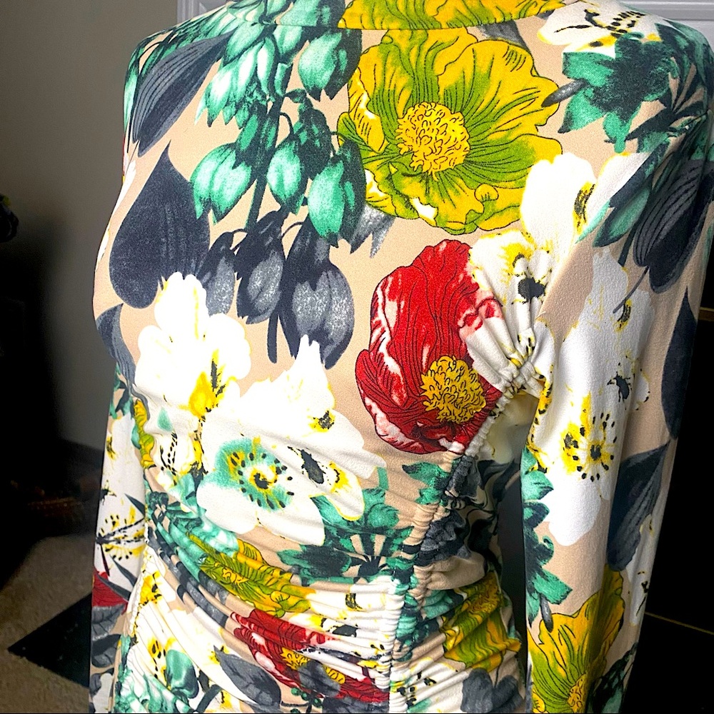Floral patterned long sleeve short dress